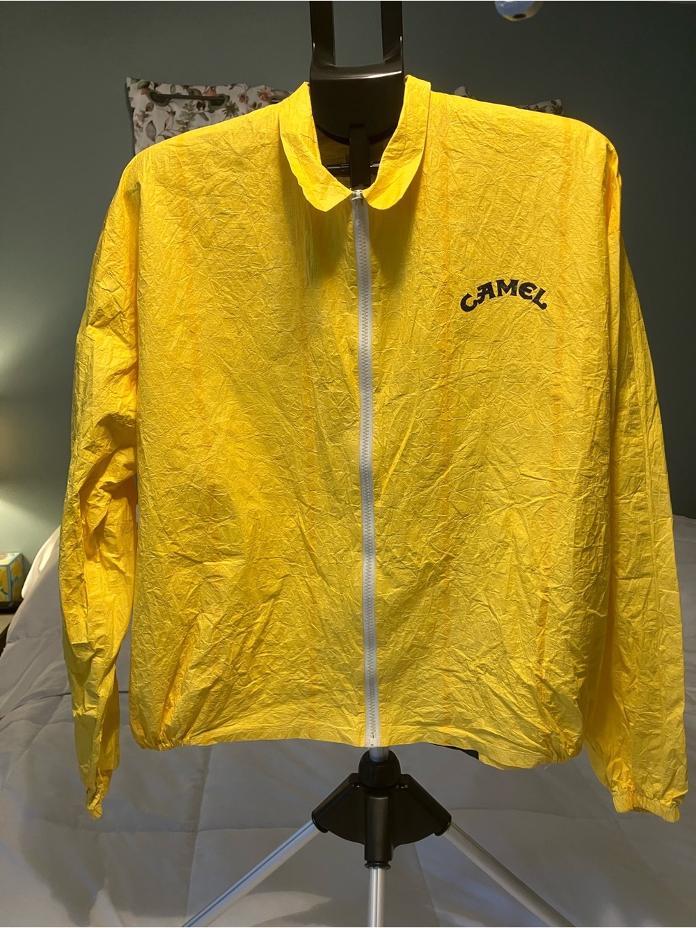 Vintage 90s Camel Joe Camel Tyvek Windbreaker Jacket XL Yellow Full Zip